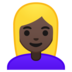 安卓系统里的女：深色肤色，金发emoji表情