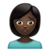 WhatsApp里的女人皱眉：深色肤色emoji表情
